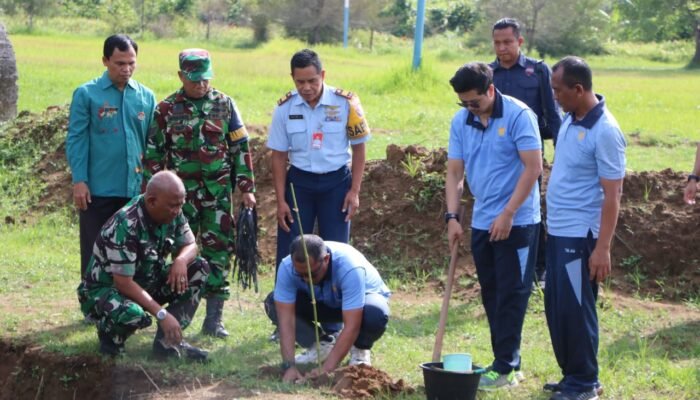 Sebanyak 5000 Benih Ikan Disebar Guna Mewujudkan Program Ketahanan Pangan Nasional di Lanud Sutan Sjahrir