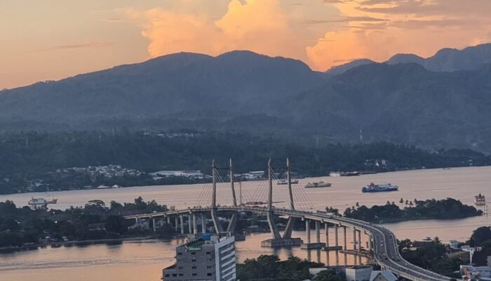 Refleksi dari Ketinggian: Teluk Ambon dan Semangat yang Terpantik dari Lantai 15