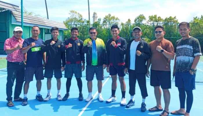 Dilepas Ketua Pelti Prof Syahrial, Tiga Petenis Sumbar Menuju Kejurnas Tidar Open 2025