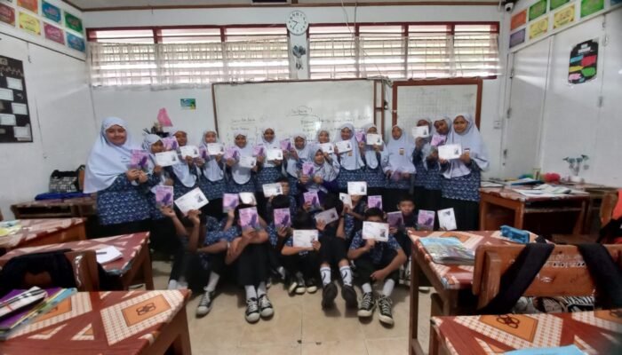 Gelorakan Literasi Lewat Surat: Satupena Sumbar dan Albert Hendra Lukman Dorong Guru dan Siswa Menulis dari Hati